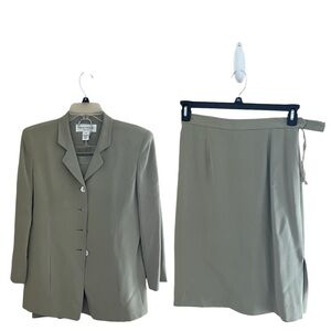 ◻️RENA ROWAN: Women’s size 8 petite, sage green blazer & skirt set, preowned◻️